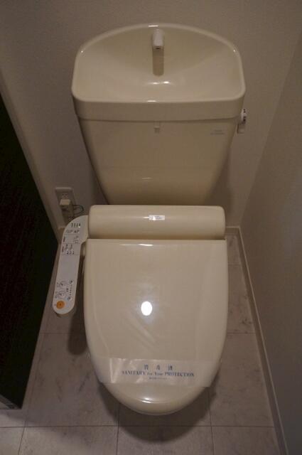 東急世田谷線 世田谷駅 徒歩3分 4階建 築13年のトイレ写真