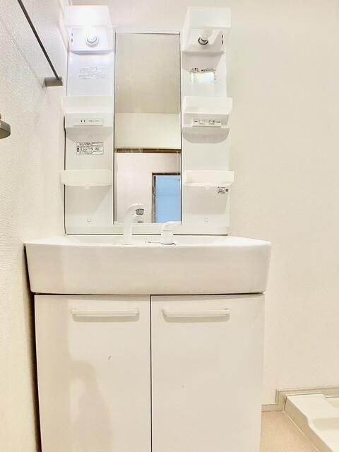 洗面設備　写真は別の部屋のものです。