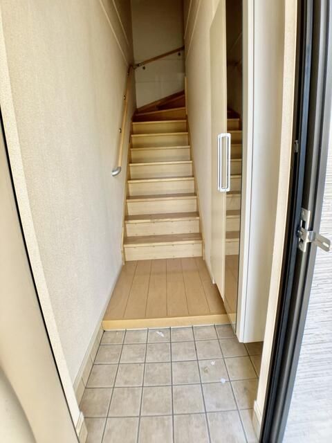 玄関　写真は別の部屋のものです。