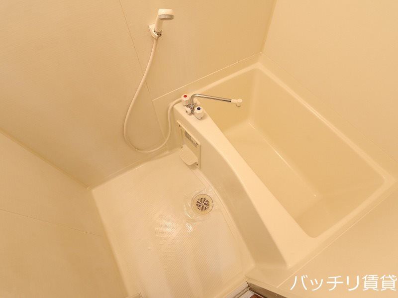 バス・シャワールーム　同型タイプの為、現状を優先いたします。