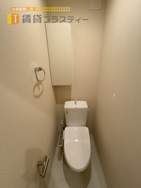 トイレ　収納棚あります