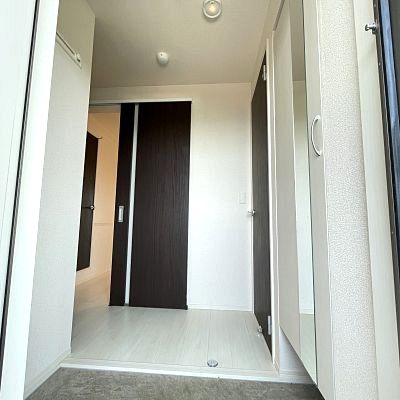 玄関　※写真は同シリーズ類似物件を含む為現況優先とさせて頂きます