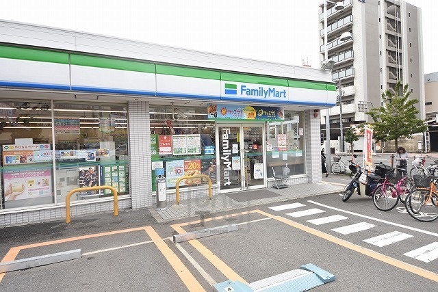 コンビニ　ファミリーマート　今福西四丁目（コンビニ）まで69m
