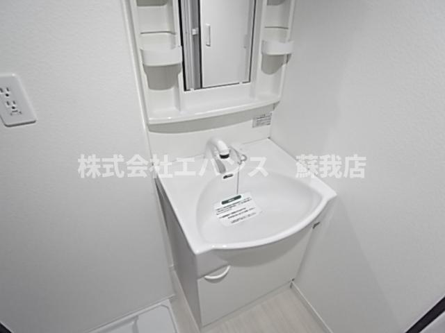 洗面設備　使いやすい独立洗面台です