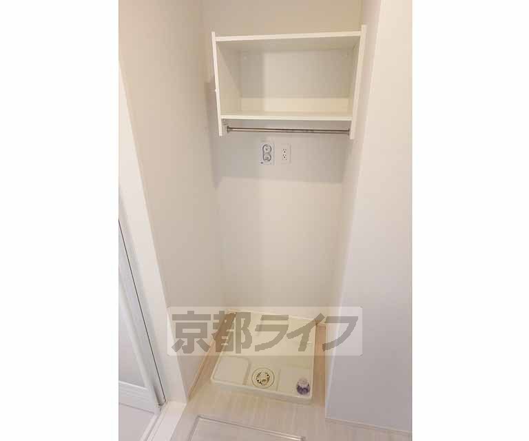 その他設備　洗濯機の上にも物置あります
