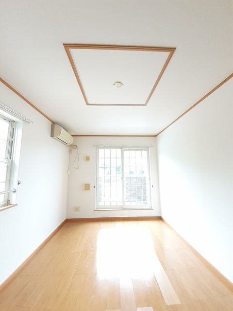 ソレイユ3番館の居間写真