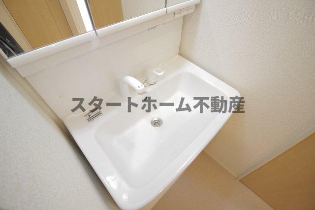 洗面設備　コンパクトで使いやすい洗面所
