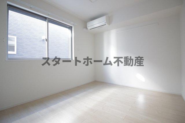 その他部屋・スペース　開放的な寝室です