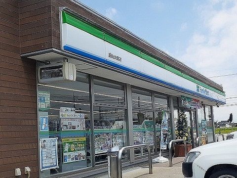コンビニ　ファミリーマート富山太田店（コンビニ）まで800m