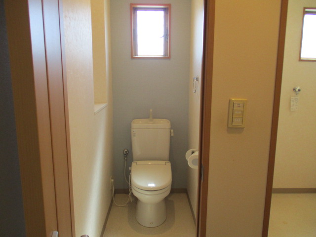 浜松市中央区 2階建 築20年のトイレ写真