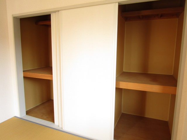 収納　和室には押入完備です！