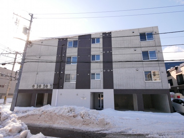 【札幌市北区北三十六条西のマンションの建物外観】