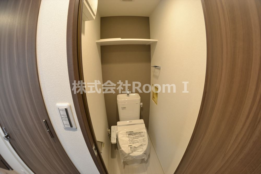 トイレ　落ち着いた色調のトイレです