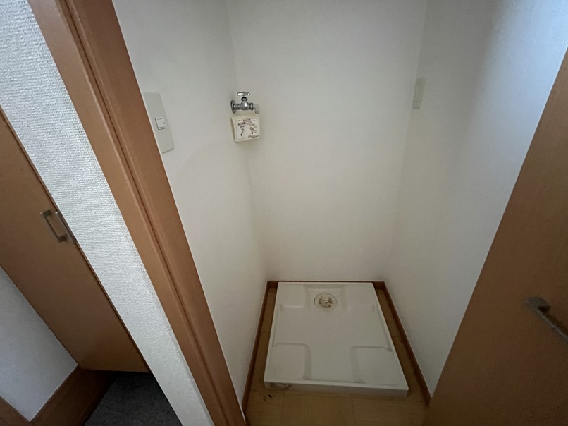 玄関　洗濯機置場