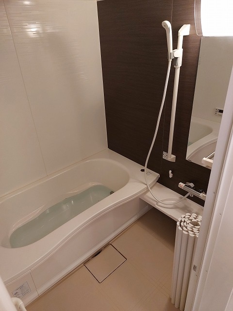 バス・シャワールーム　広々１坪です！