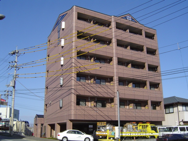 建物外観　存在感ありますよ。