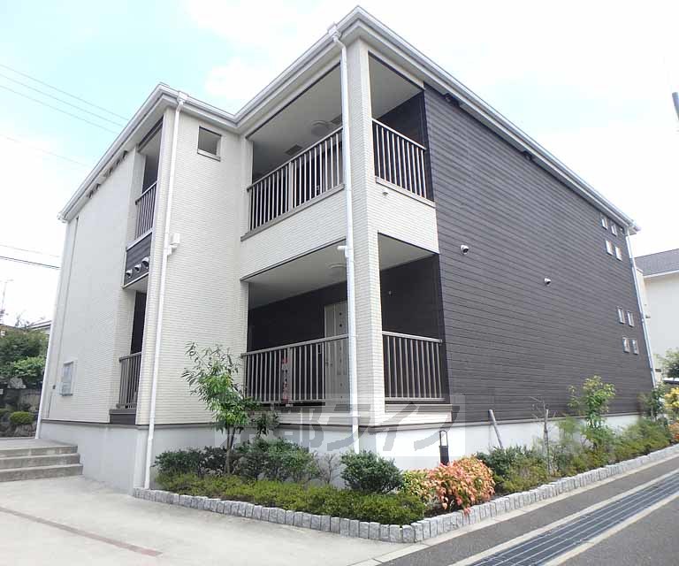 枚方市養父丘のアパートの建物外観