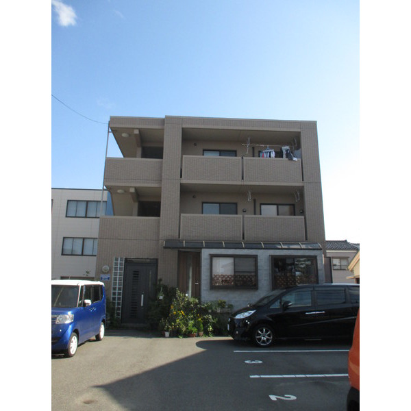 新潟市中央区白山浦のマンションの建物外観