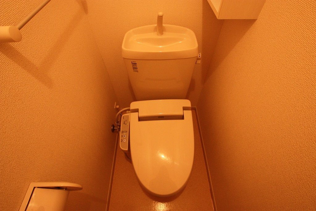 【尾道市平原のアパートのトイレ】