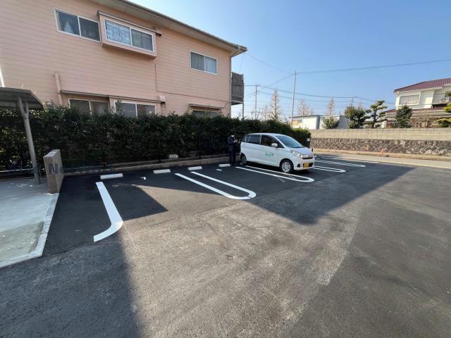 【大村市杭出津のアパートの駐車場】