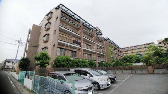 【さいたま市北区東大成町のマンションの駐車場】