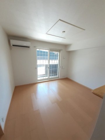 居室・リビング　こちらの居間で趣味の時間をお楽しみください