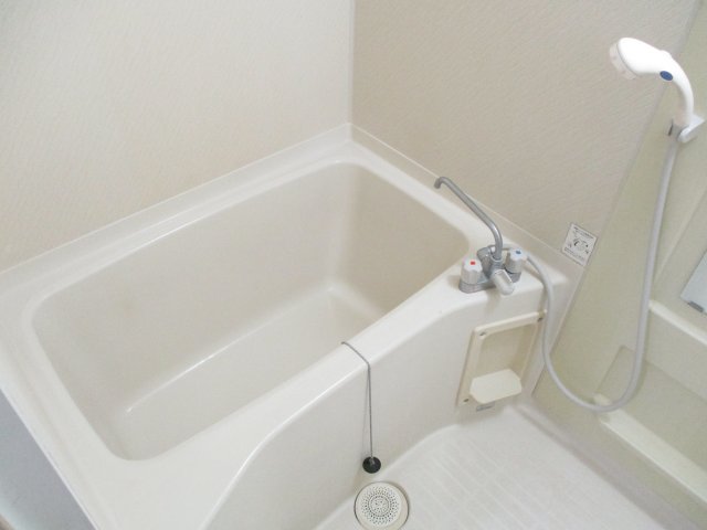 バス・シャワールーム　落ち着いた空間のお風呂です※同タイプのお部屋になります。