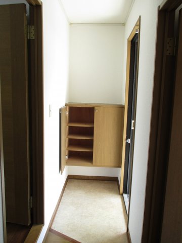 玄関　収納もある玄関です※同タイプのお部屋になります。