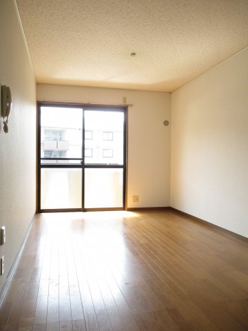 居室・リビング　ゆったり過ごせる居間です※同タイプのお部屋になります。