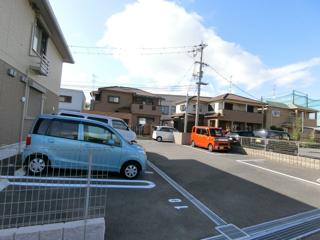 【マリーズメゾン黒田の駐車場】