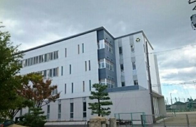 【四日市市東富田町のアパートの中学校】