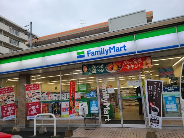 【岡山市北区南中央町のマンションのコンビニ】