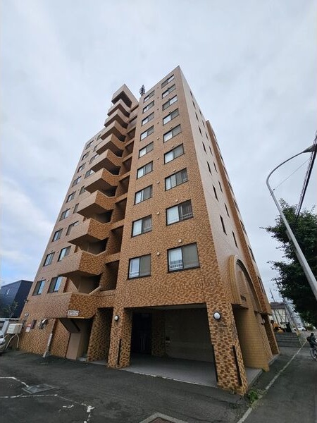 札幌市東区苗穂町のマンションの建物外観