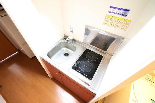 キッチン　お掃除らくらくの２口ラジエントヒーターを採用
