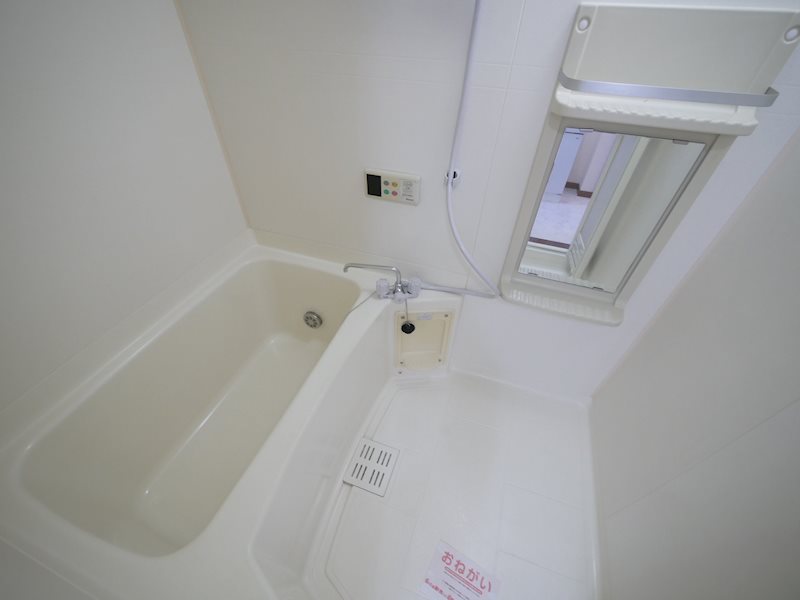 バス・シャワールーム　追焚き給湯、シャワー