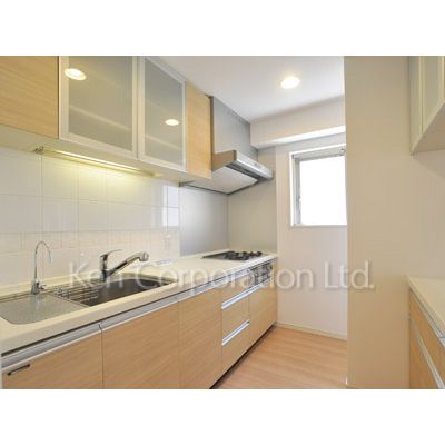 キッチン　同タイプ7階のお部屋を撮影。仕様が異なることがあります。