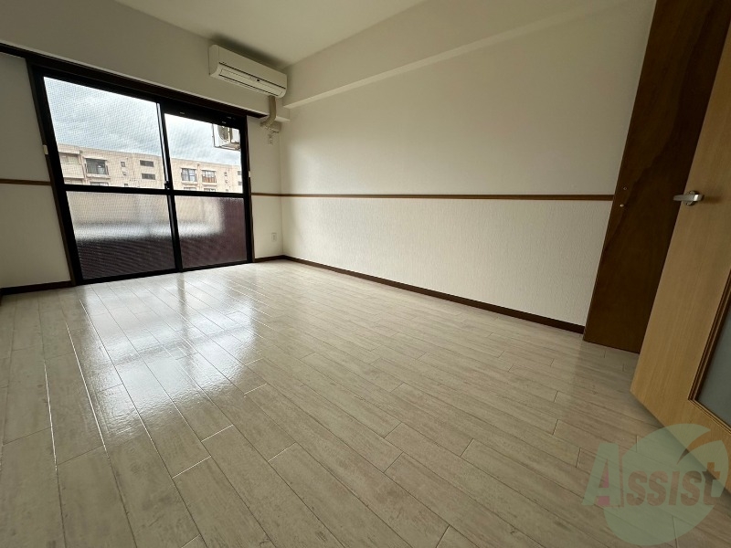 居室・リビング　日当たりも良く、広々としたお部屋でゆったり休めます。
