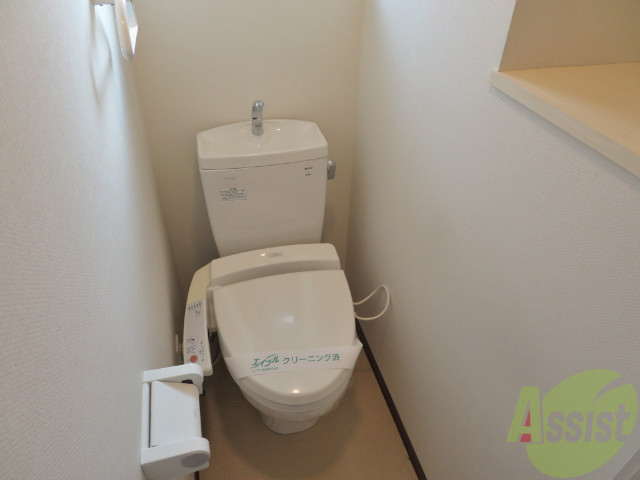 トイレ　トイレは嬉しいウォシュレット機能付きですよー。