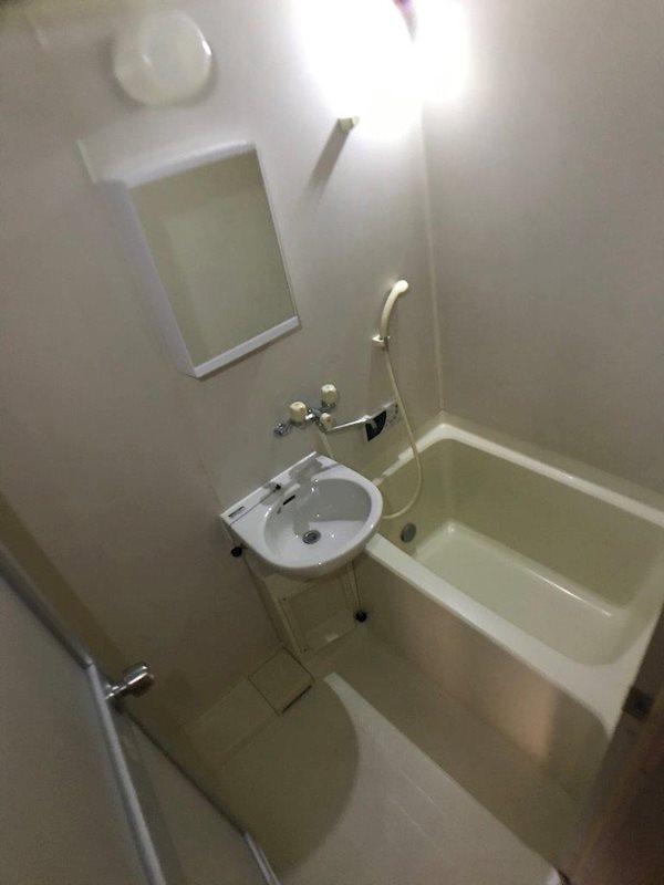 バス・シャワールーム　落ち着いた空間のお風呂です