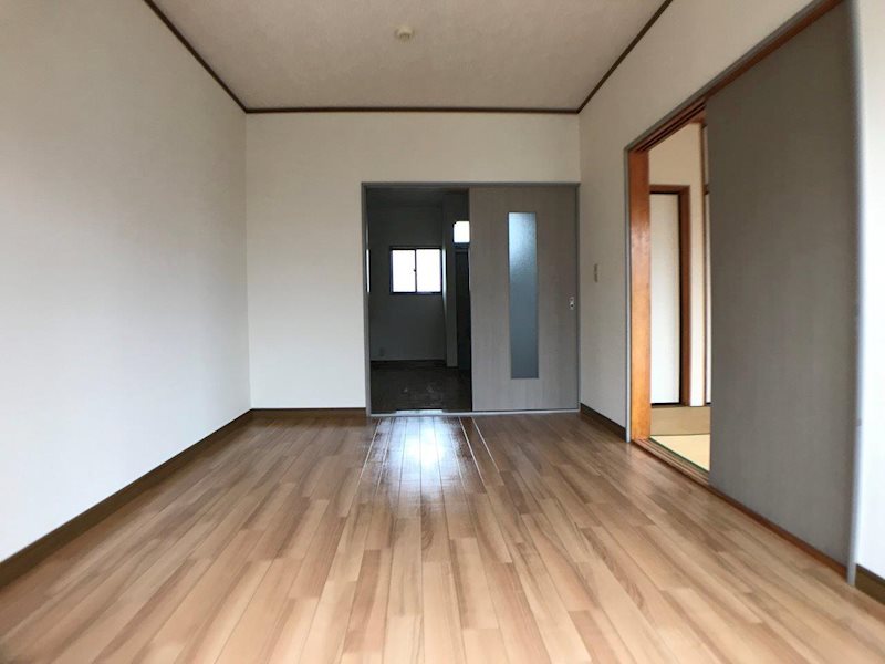 居室・リビング　こちらの居間で趣味の時間をお楽しみください