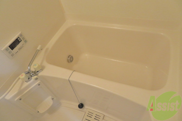 バス・シャワールーム　浴室は追い焚き機能付きです。一日の疲れも癒してください。