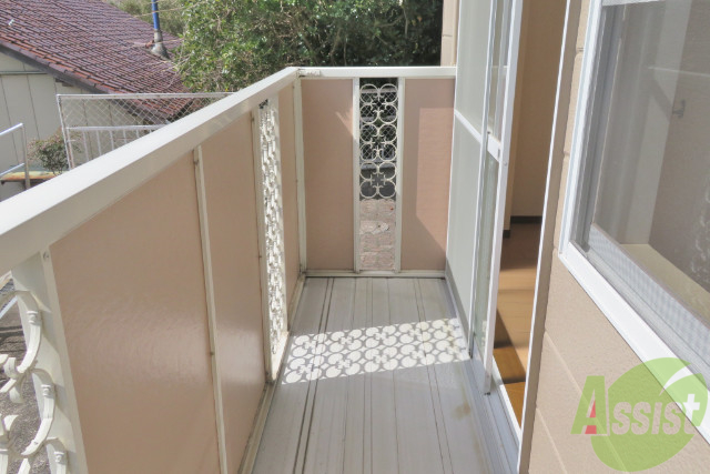 バルコニー　バルコニーは幅も長さもあるので、伸び伸びと洗濯物が干せますね