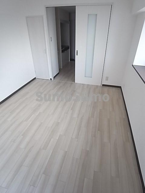 その他部屋・スペース　開放的な寝室です