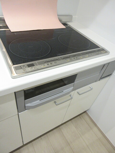 キッチン　ＩＨ３口