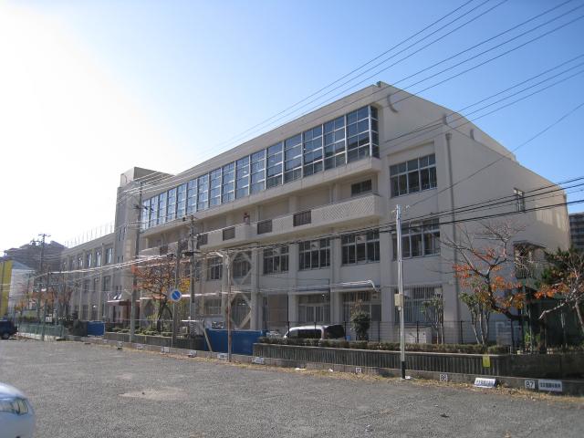 小学校　神戸市立本山南小学校（小学校）まで354m