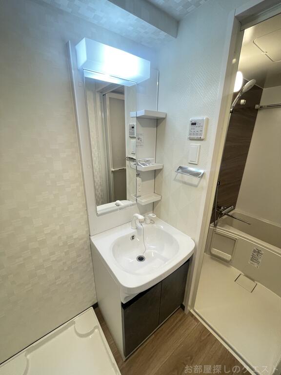 洗面設備　（写真は同タイプ反転）