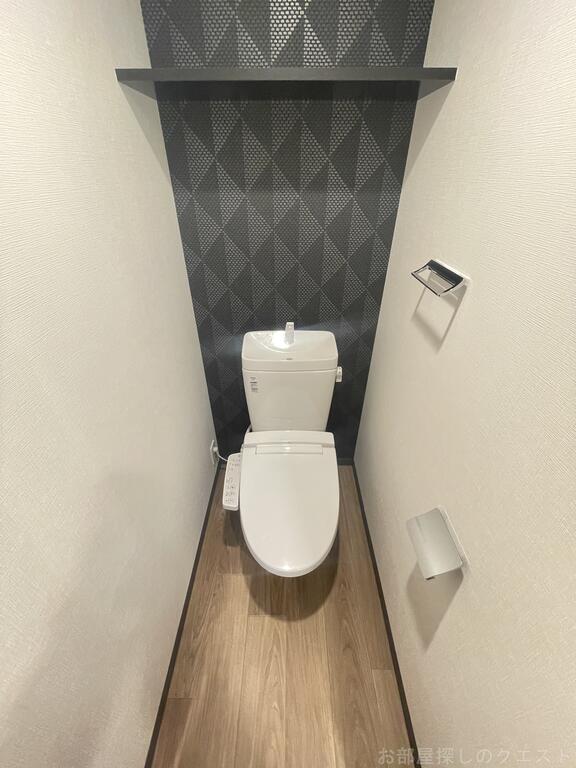 トイレ　（写真は同タイプ反転）