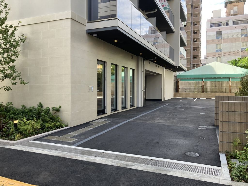 駐車場　駐車場に車を止められます