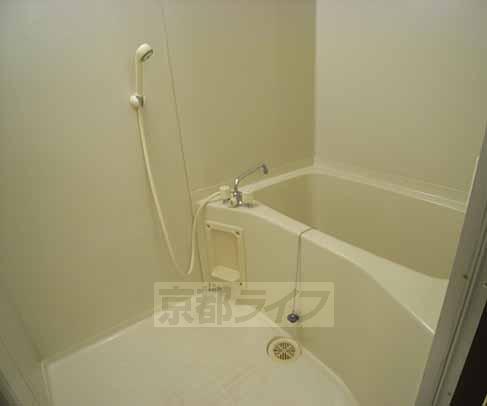 バス・シャワールーム　お風呂も綺麗になってます。