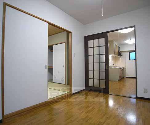 居室・リビング　室内綺麗になっています。